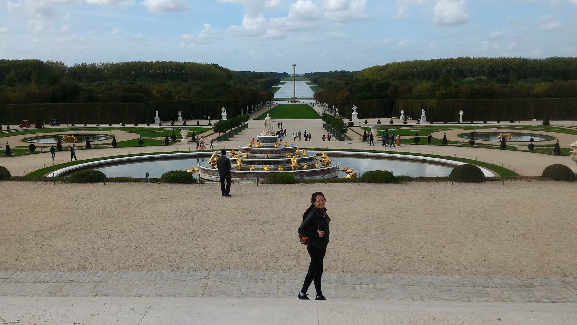 Dana en los Jardines de Versalles